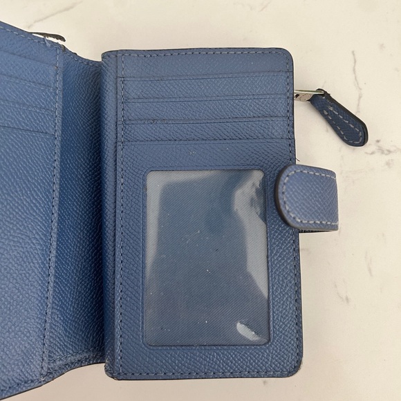 Coach Blue Leather Compact Wallet with Snap Closure-  Pre-owned - Picture 8 of 11
